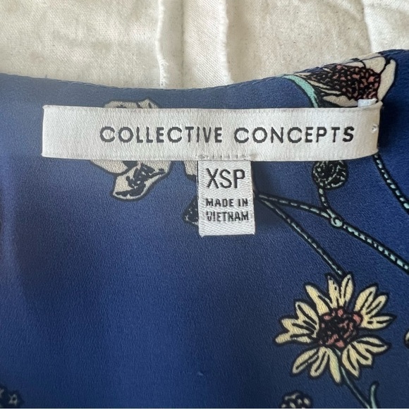 2/$30 Collective Concepts Blue and Pink Floral Sleeveless Blouse Top - Picture 7 of 11